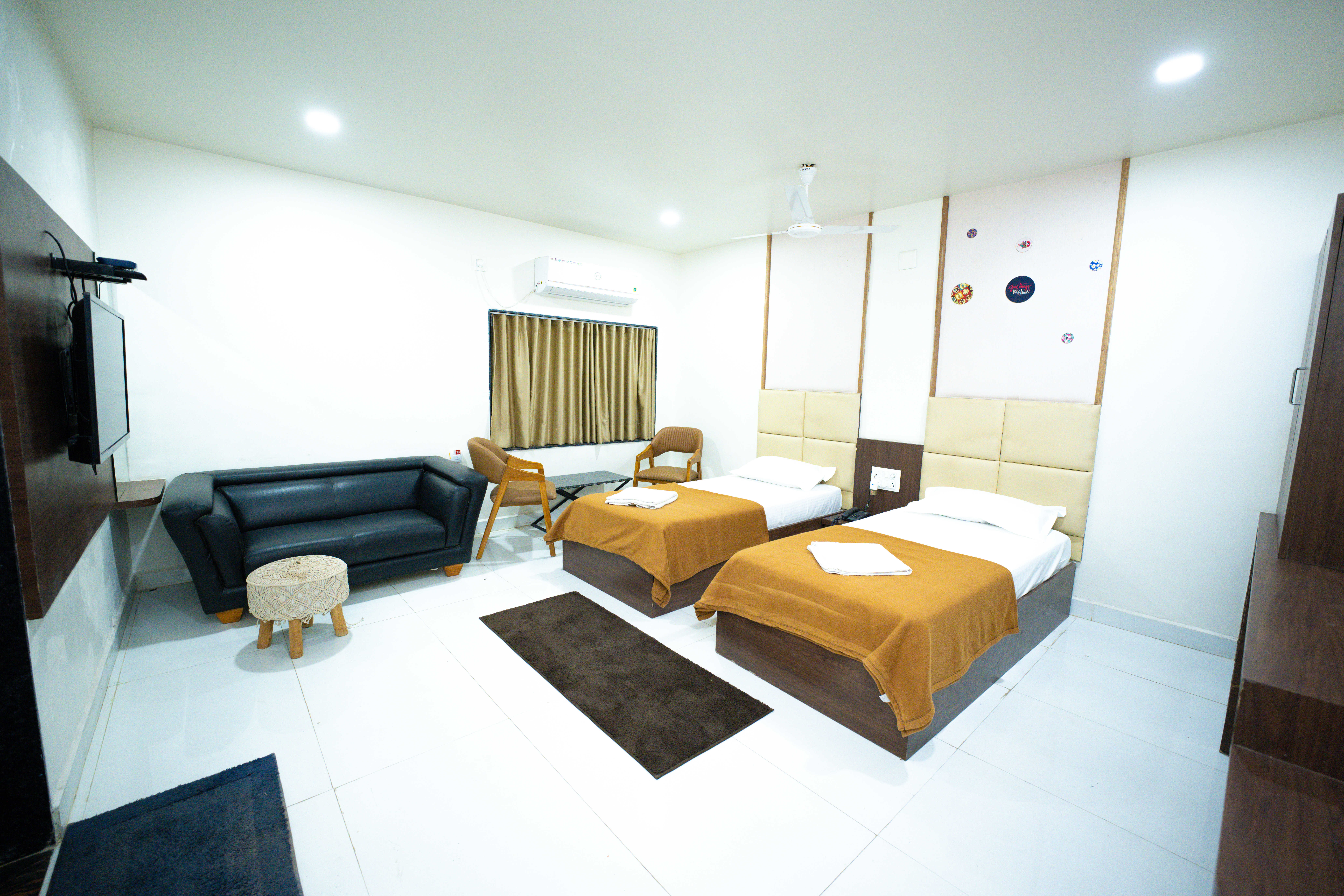 Deluxe Twin Bed Room